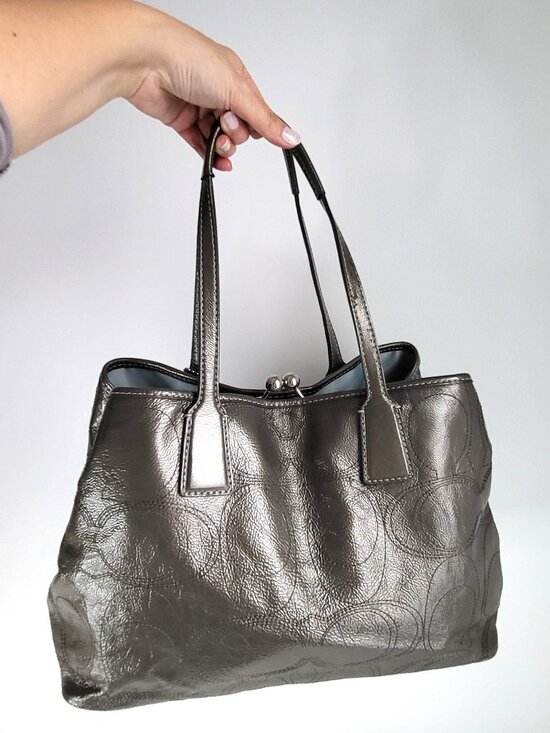 Coach Metallic Signature Kisslock Tote F15668 I Leather Shoulder Bag I Spacius - Picture 2 of 10